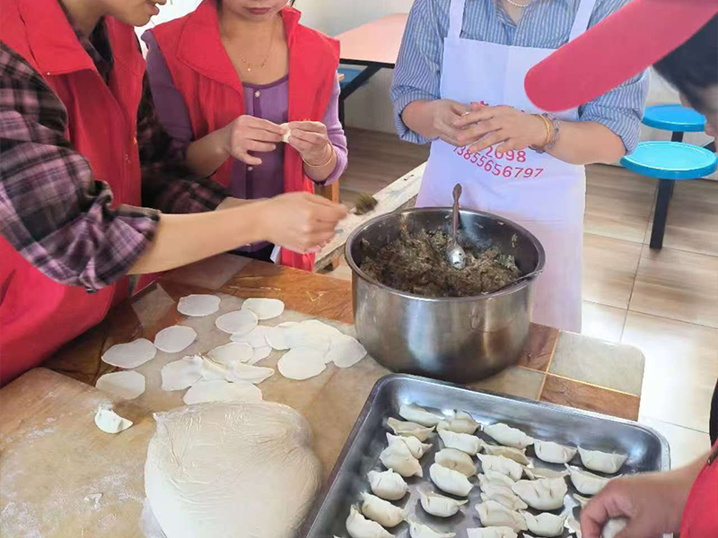 包饺子